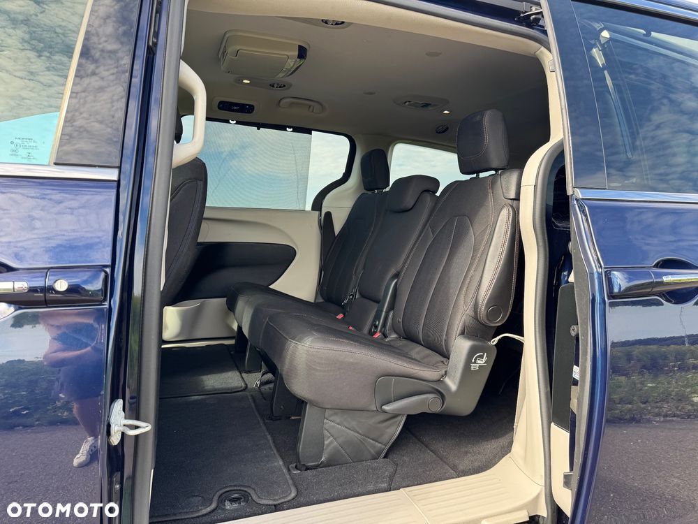 Chrysler Pacifica - 13