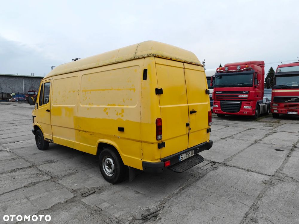 Mercedes-Benz 207 - 3