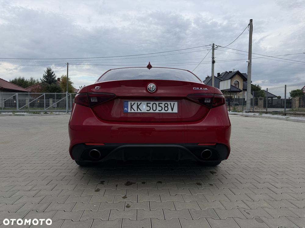 Alfa Romeo Giulia - 8