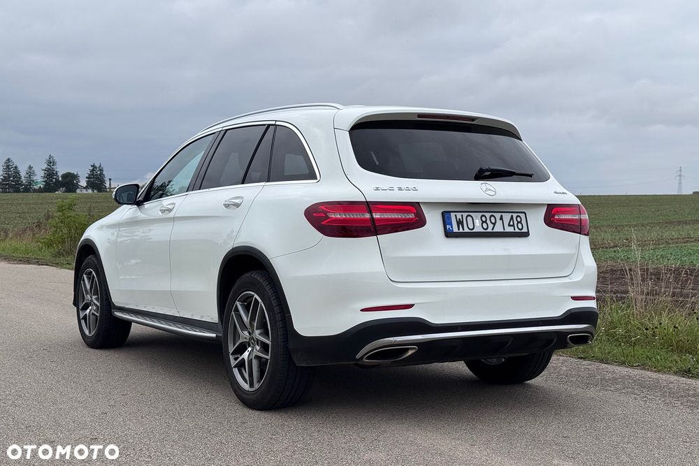 Mercedes-Benz GLC 300 4Matic 9G-TRONIC AMG Line - 2