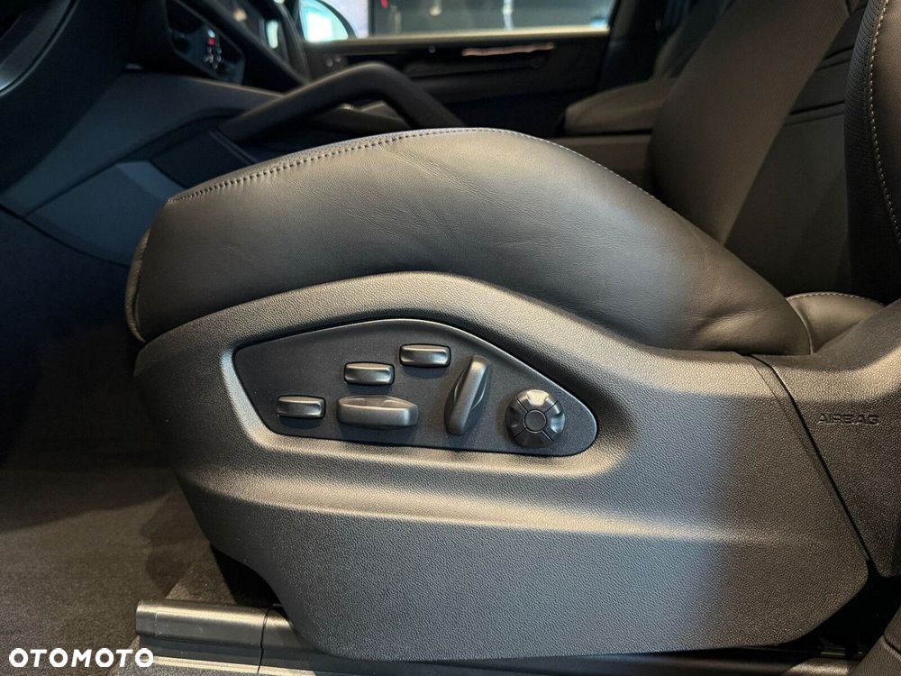 Porsche Cayenne - 16