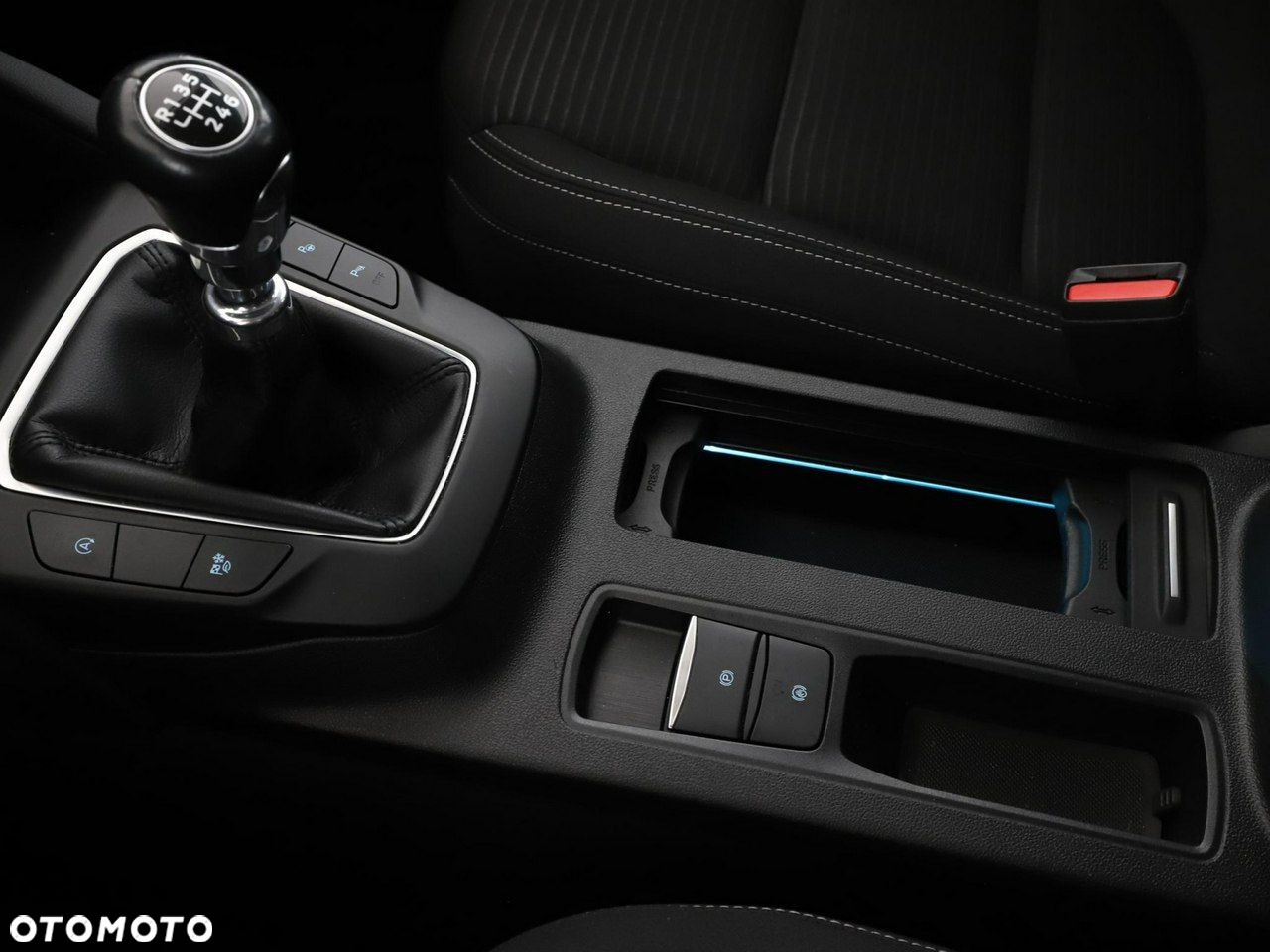 Ford Kuga 1.5 EcoBoost TITANIUM - 32