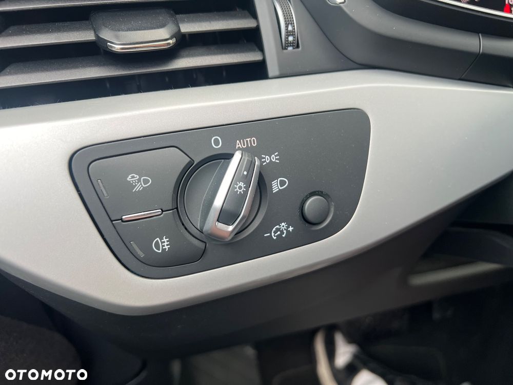 Audi A4 Avant 30 TDI S tronic - 31