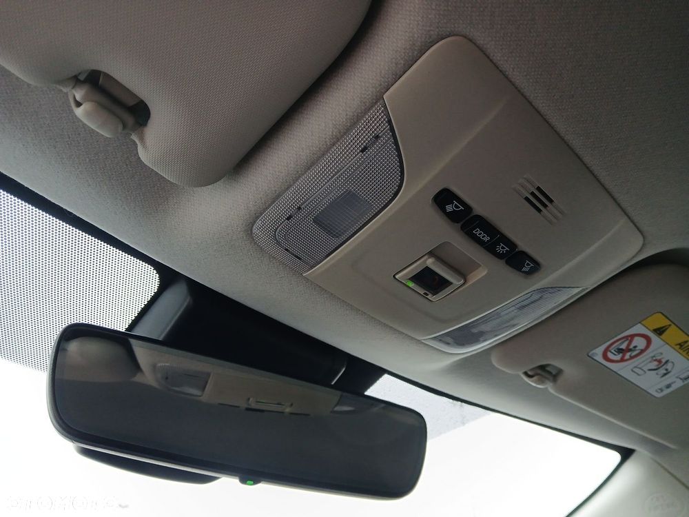 Toyota Corolla 1.8 Hybrid Comfort - 38