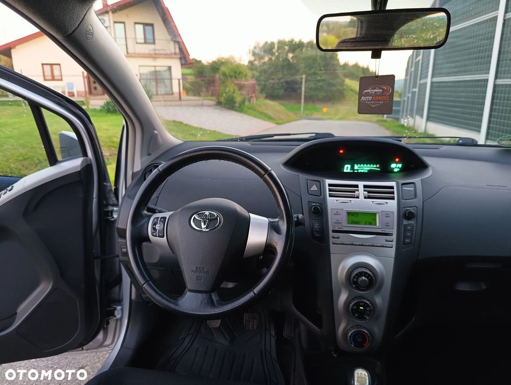 Toyota Yaris 1.3 Sol Premium - 29