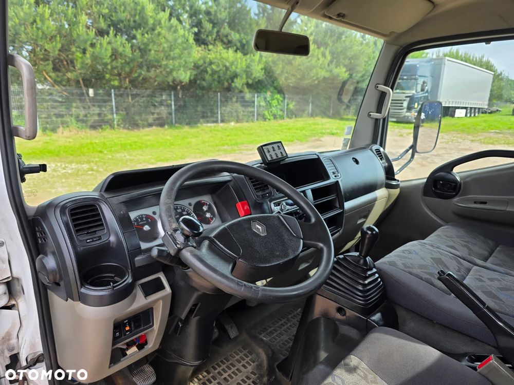Renault Maxity - 30