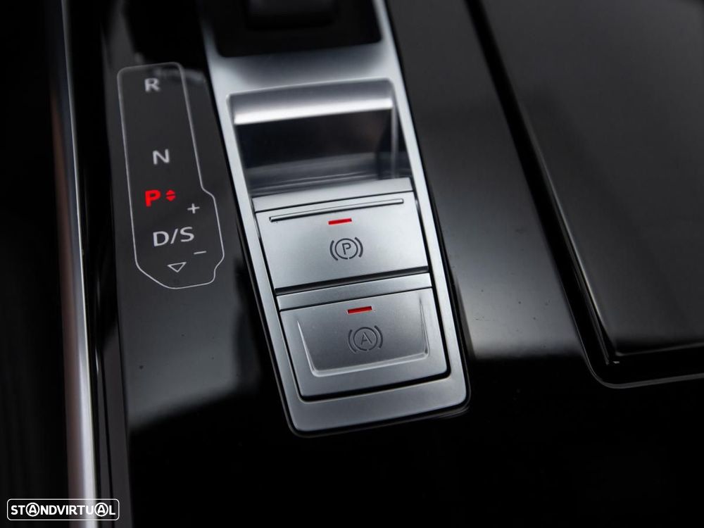 Audi S8 - 35