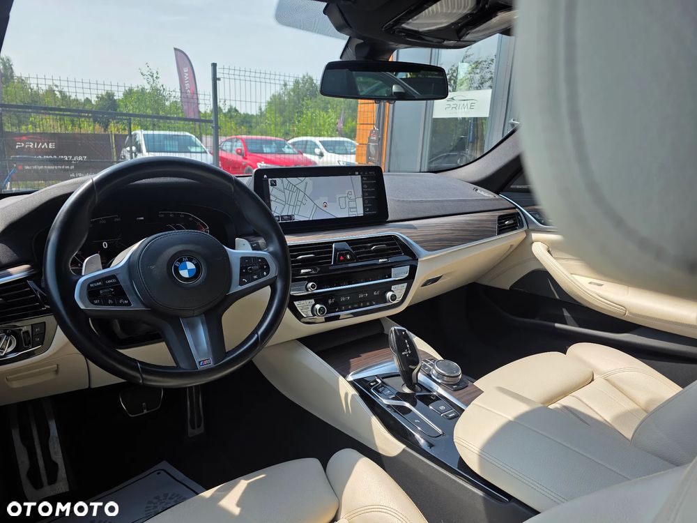 BMW Seria 5 530i xDrive mHEV M Sport sport - 19
