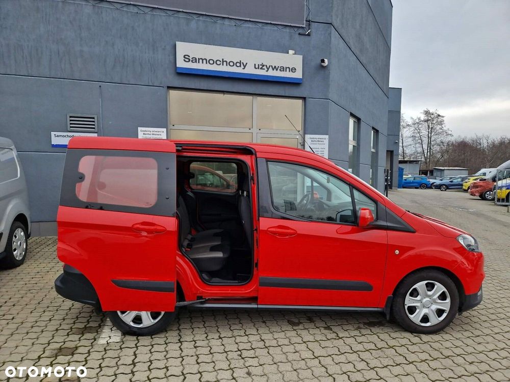 Ford Transit Courier - 10