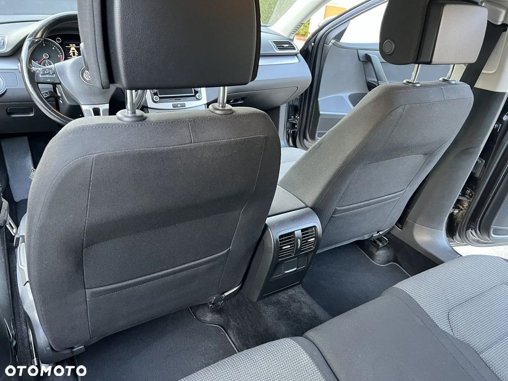 Volkswagen Passat 2.0 TDI BlueMotion Technology Comfortline - 24