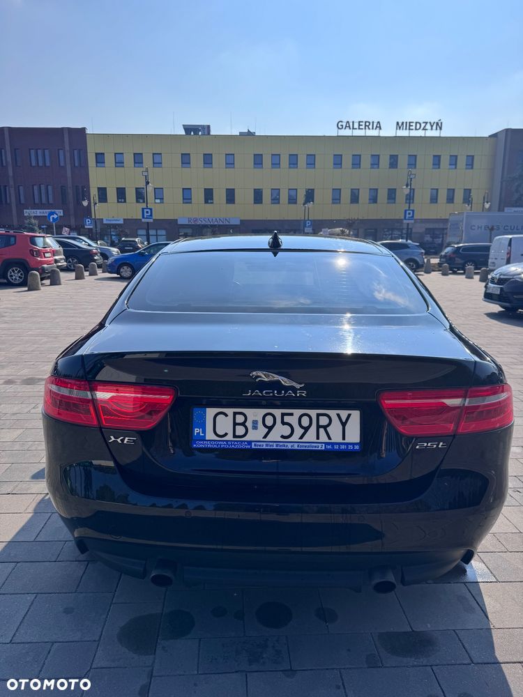 Jaguar XE 25t Prestige - 5