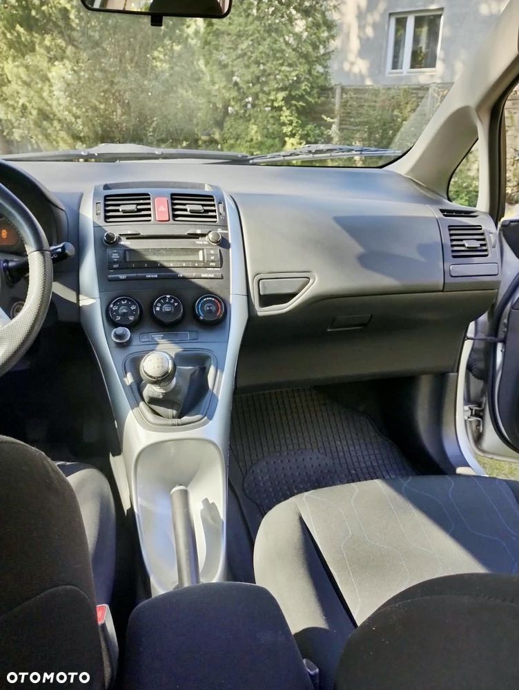 Toyota Auris 1.6 Terra - 9