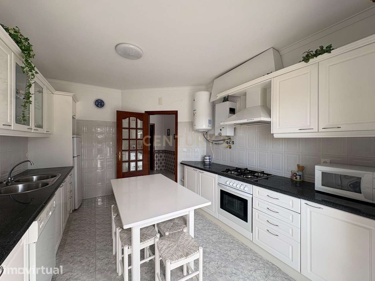 Apartamento T2 com terraço no centro de Santa Cruz - Grande imagem: 4/16