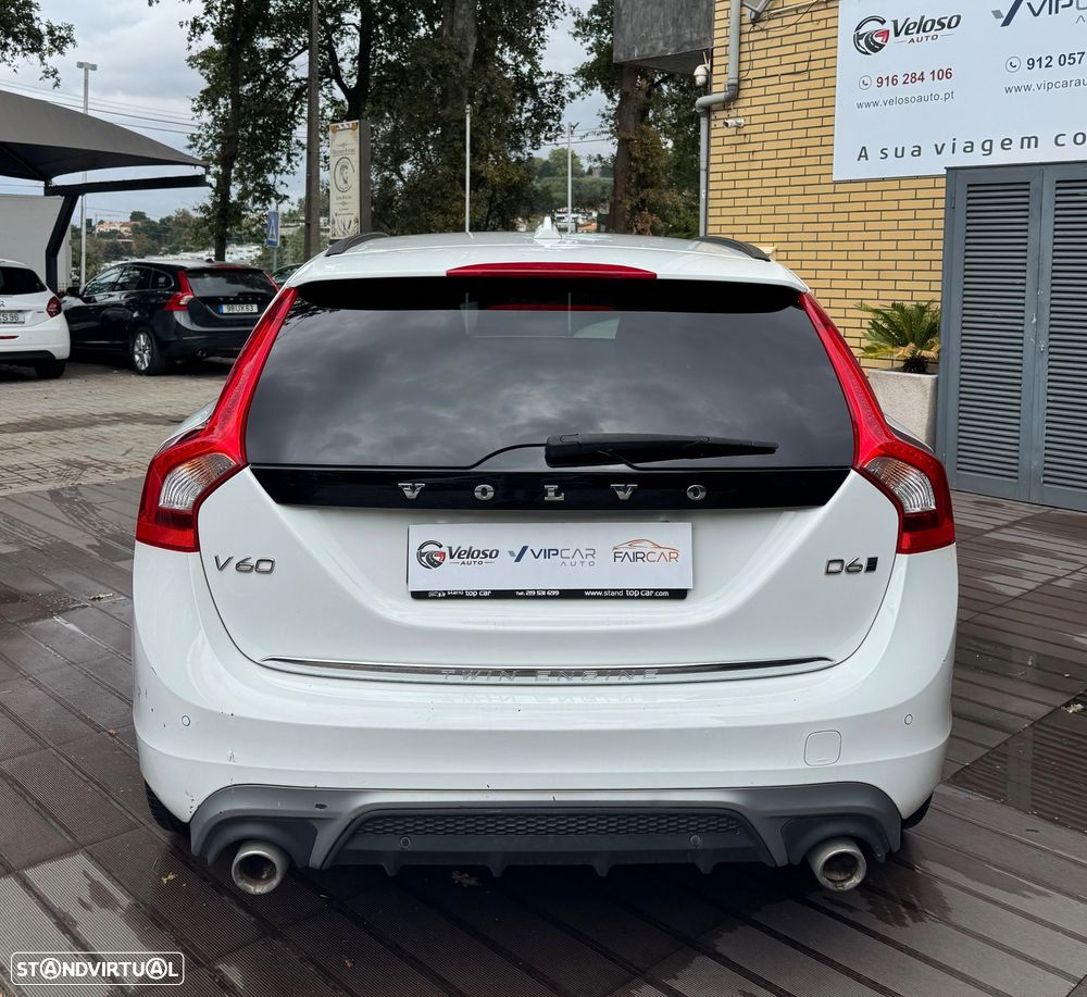Volvo V60 2.4 D6 R-Design AWD Phev - 4