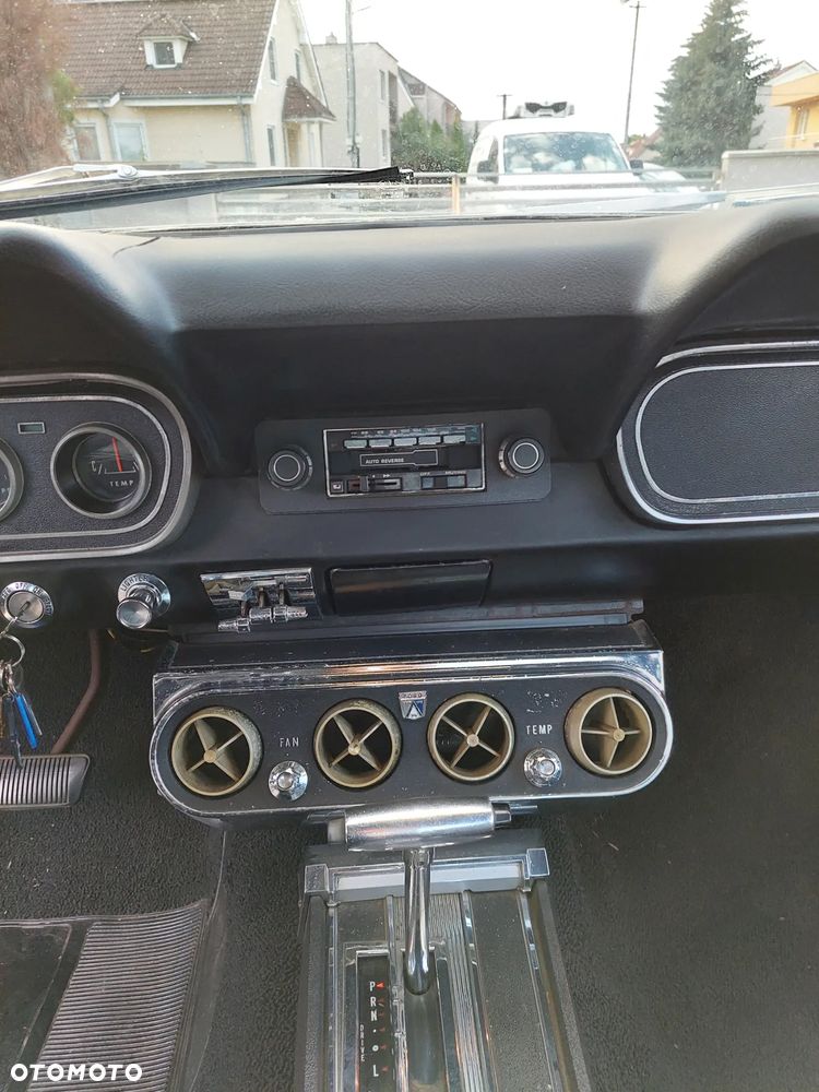 Ford Mustang - 24