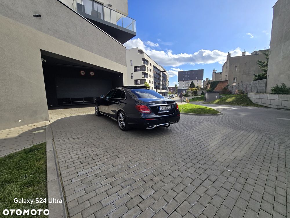 Mercedes-Benz Klasa E 220 d 4-Matic 9G-TRONIC - 11