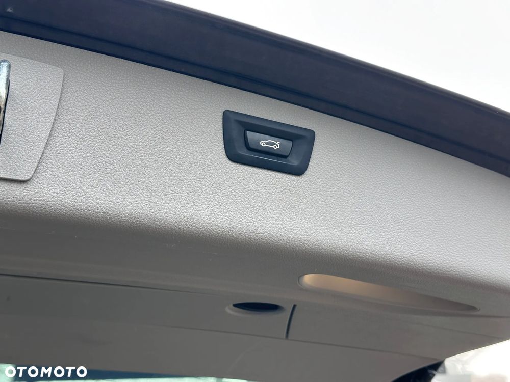 BMW Seria 3 320d Sport Line - 9