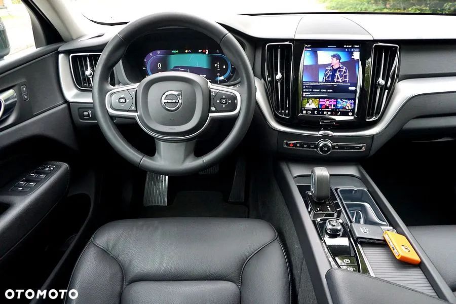 Volvo XC 60 B4 D Geartronic Momentum Pro - 32