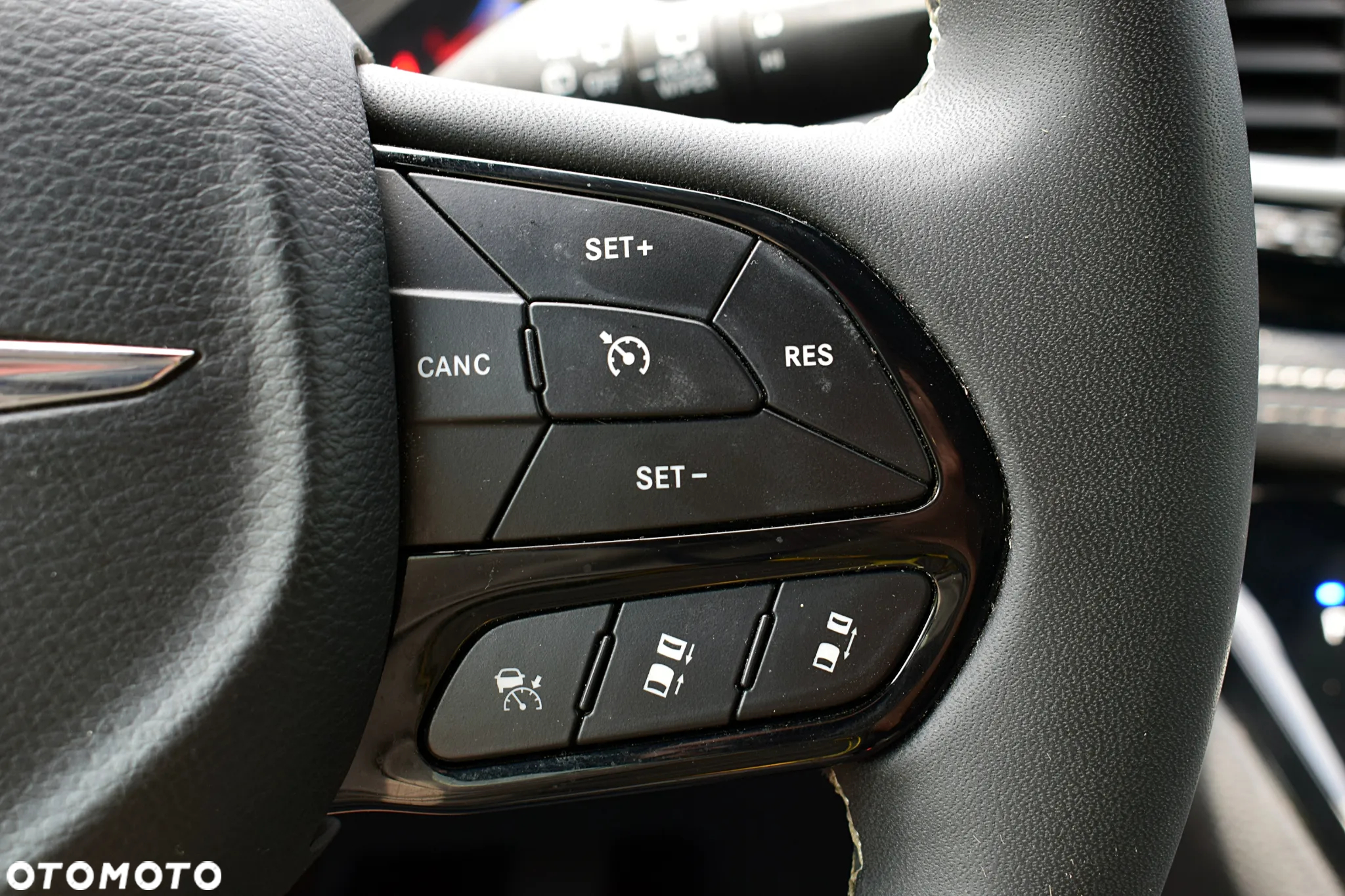 Chrysler Pacifica - 12