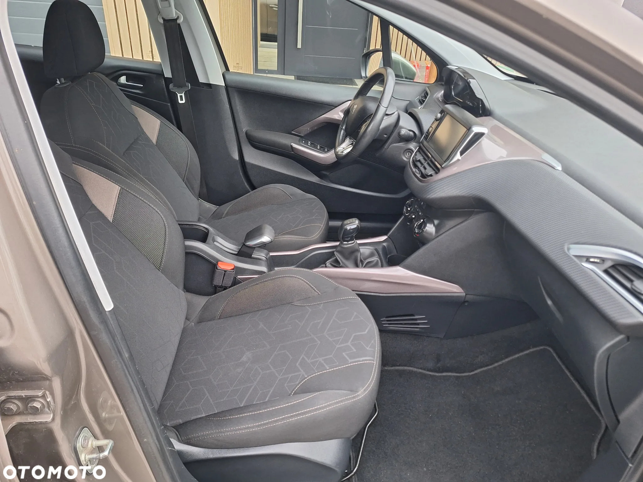 Peugeot 2008 - 8
