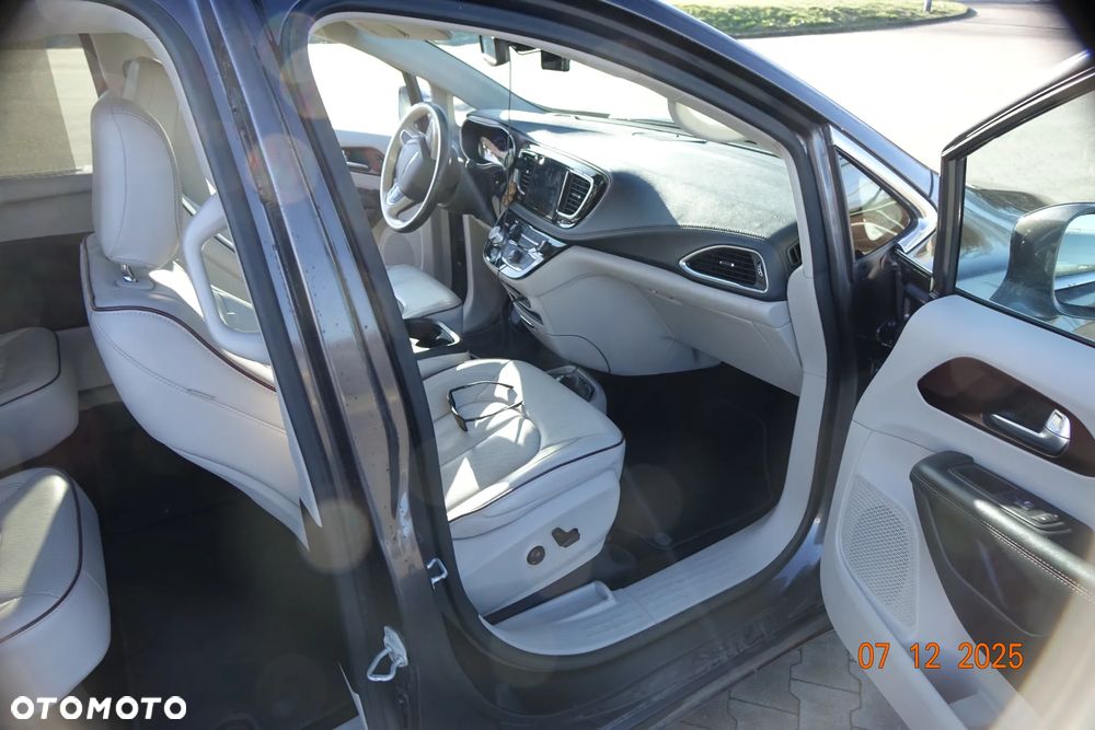 Chrysler Pacifica - 7