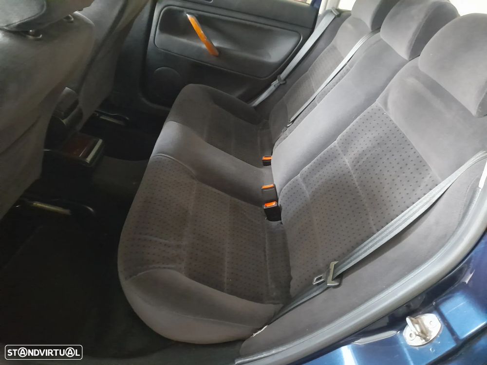 VW Passat 1.9 TDi Confortline Top - 7