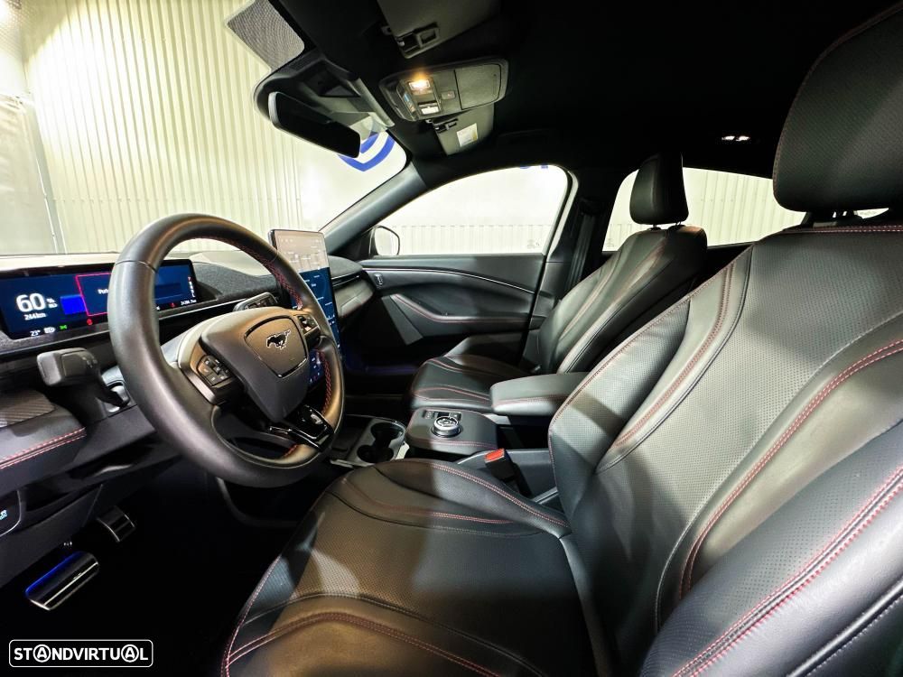 Ford Mustang Mach-E AWD PREMIUM - 9