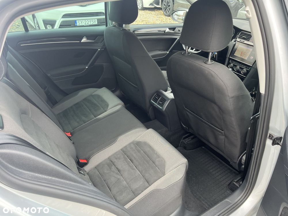 Volkswagen Golf - 21