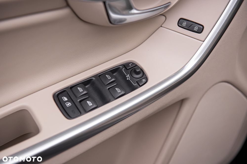 Volvo XC 60 D4 Geartronic Summum - 16