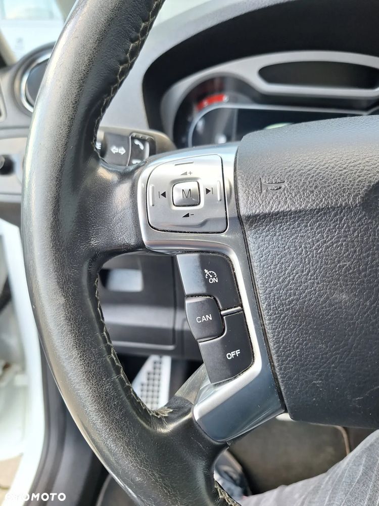 Ford S-Max 2.2 TDCi DPF Titanium - 32