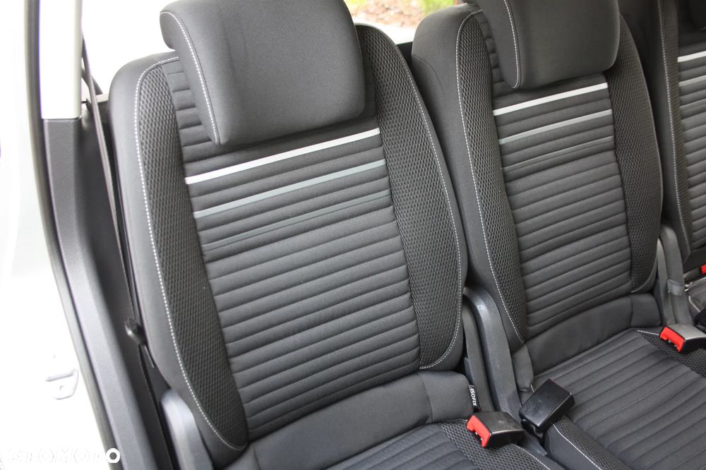 Volkswagen Touran 2.0 TDI DPF BlueMotion Technology DSG Cup - 12