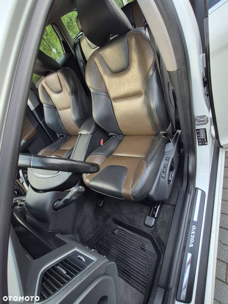 Volvo XC 60 D5 AWD Momentum - 9