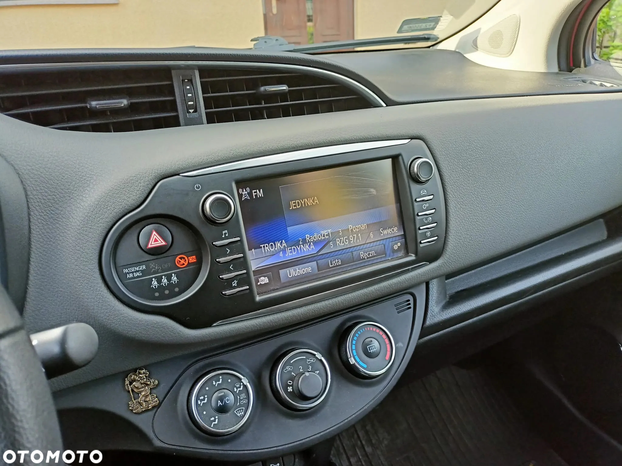 Toyota Yaris 1.5 Premium - 11