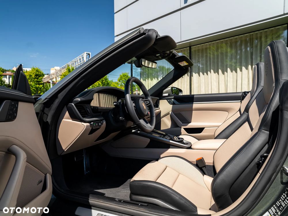 Porsche 911 Carrera - 12