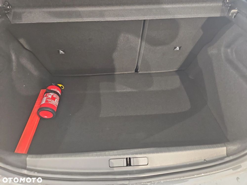 Peugeot 208 - 17