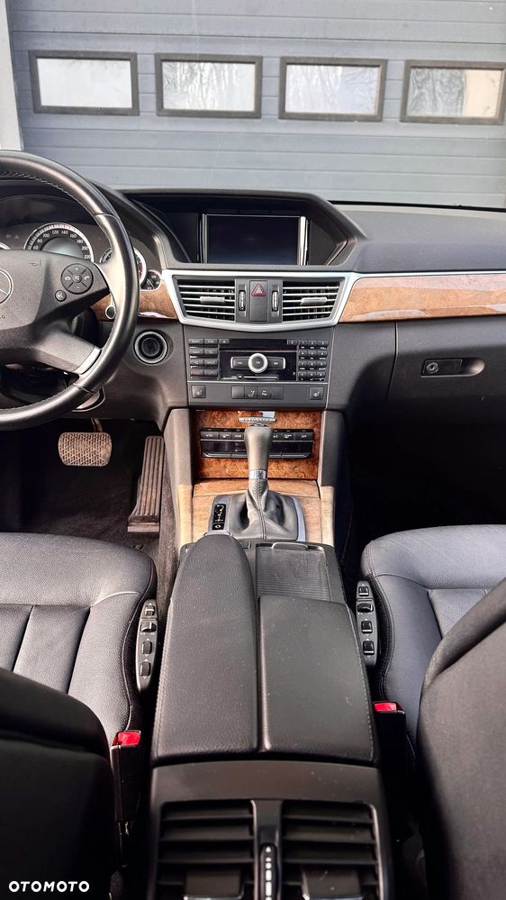 Mercedes-Benz Klasa E 250 CGI BlueEFFICIENCY Automatik Elegance - 15