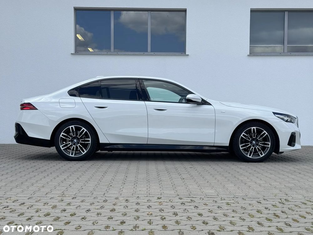 BMW Seria 5 520i mHEV - 7