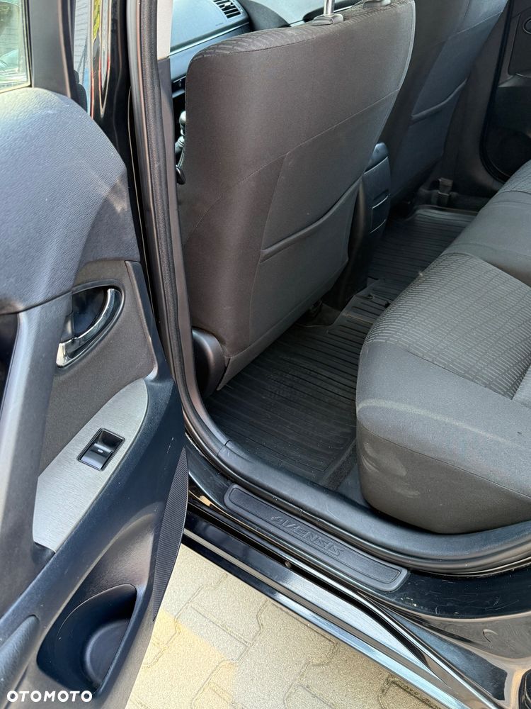 Toyota Avensis - 19