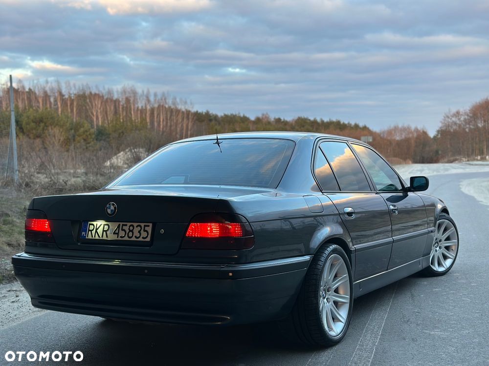 BMW Seria 7 728i - 12