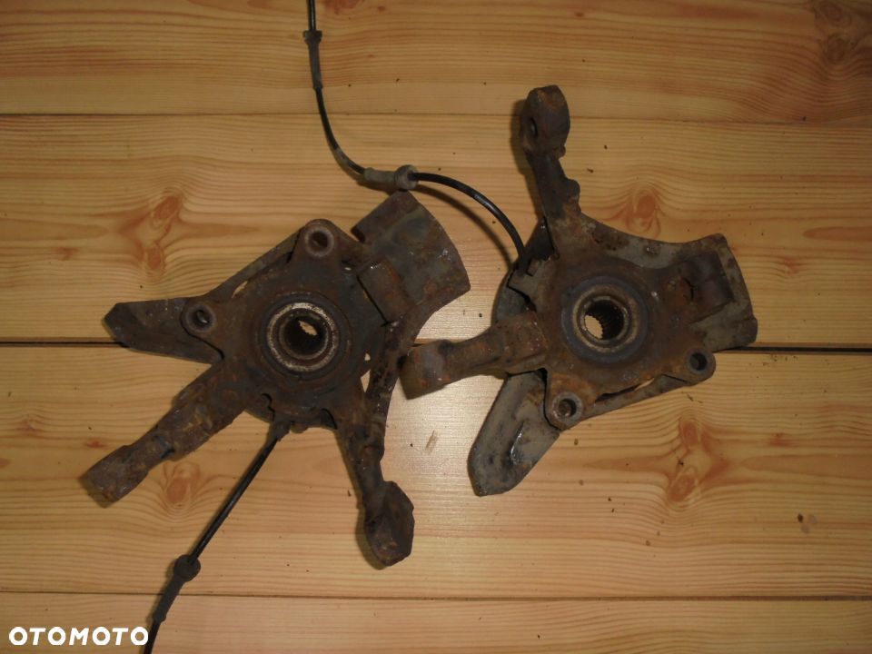 ZWROTNICA PIASTA Z ABS PRAWY PRZOD MULTIPLA I 1.6 - 4