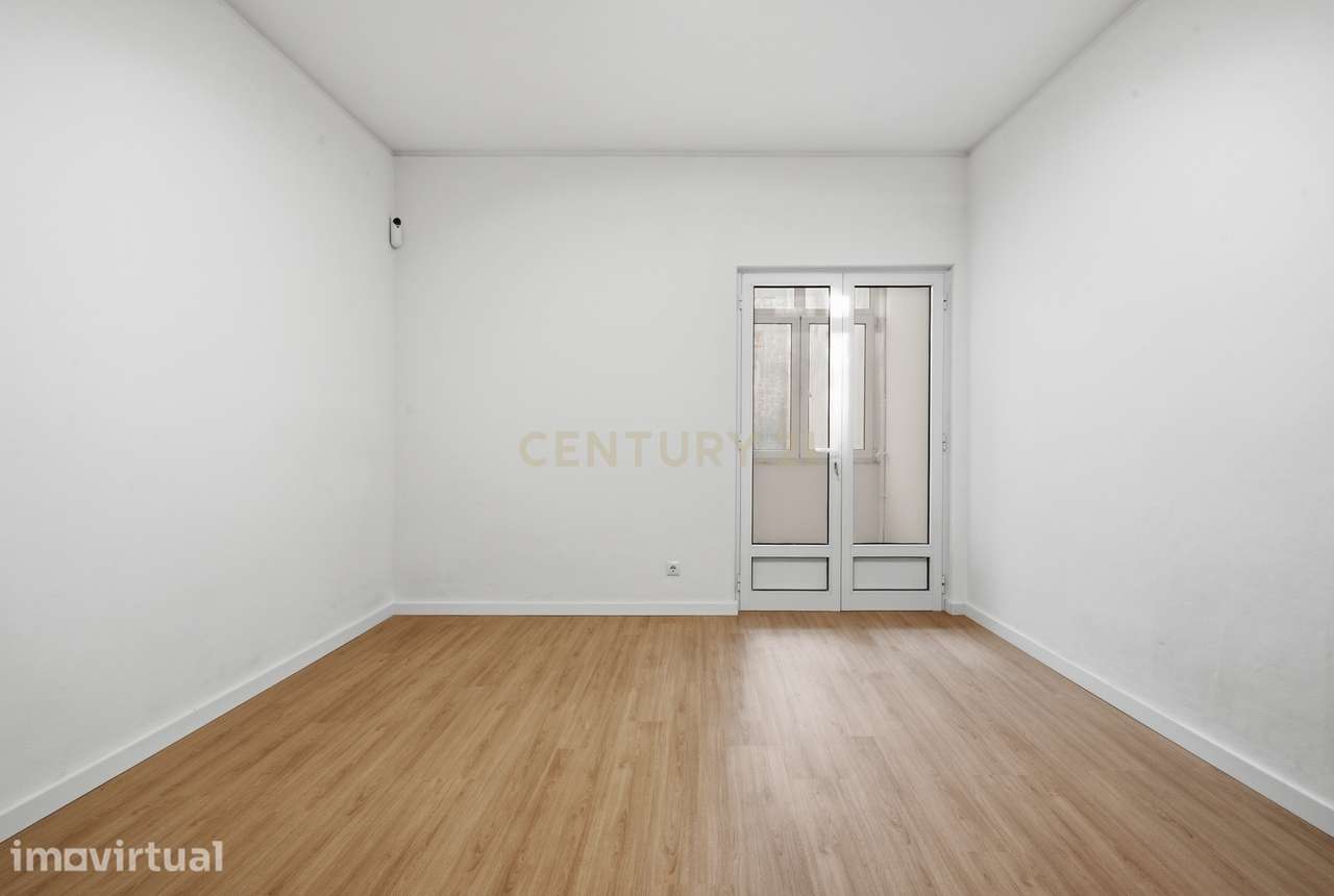 Apartamento T2 Totalmente Remodelado no Centro de Peniche - Grande imagem: 5/15