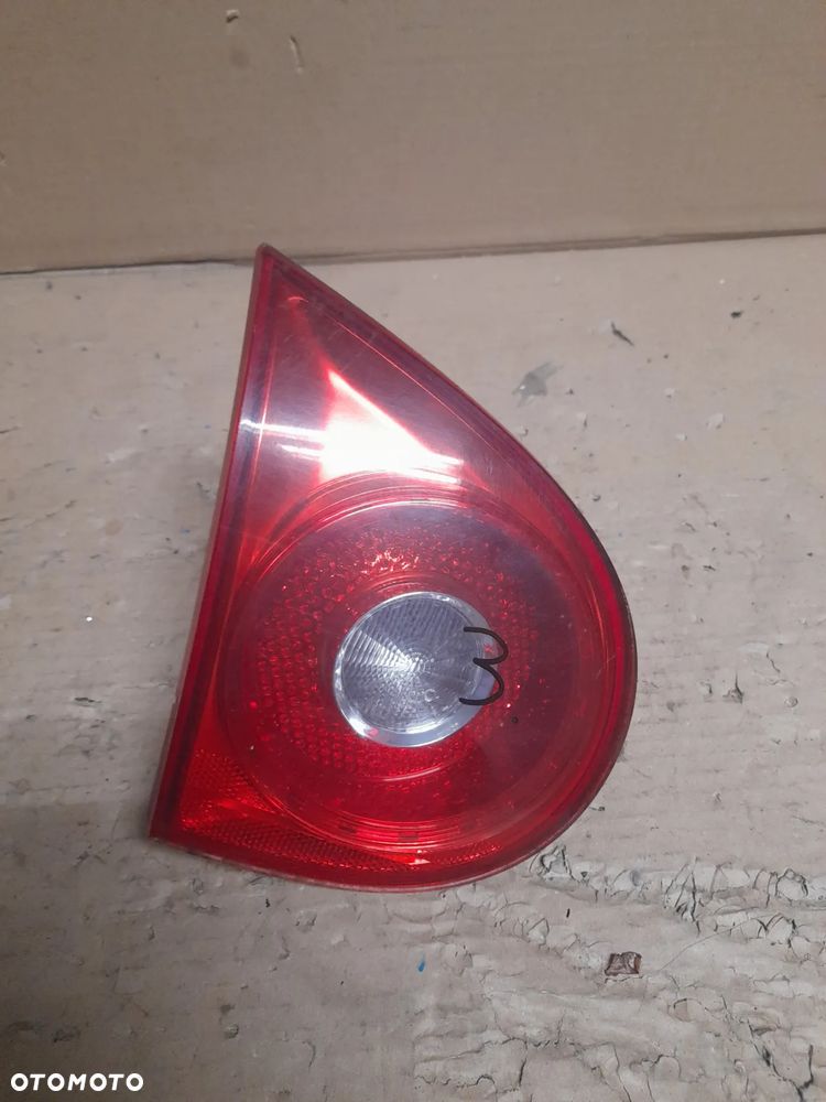 lampa lewa tył w klapę golf 5 1k6945093f - 1