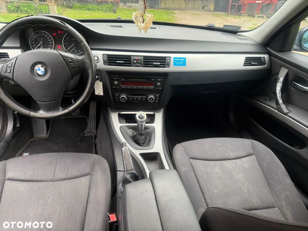 BMW Seria 3 318i - 13