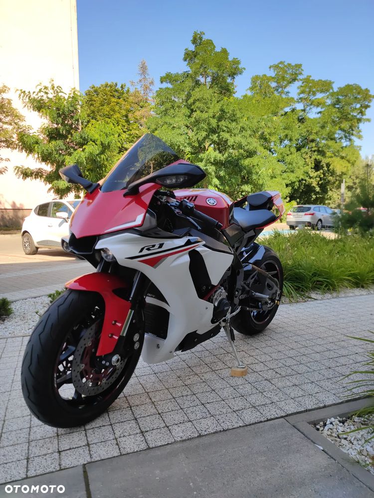 Yamaha R1 - 2