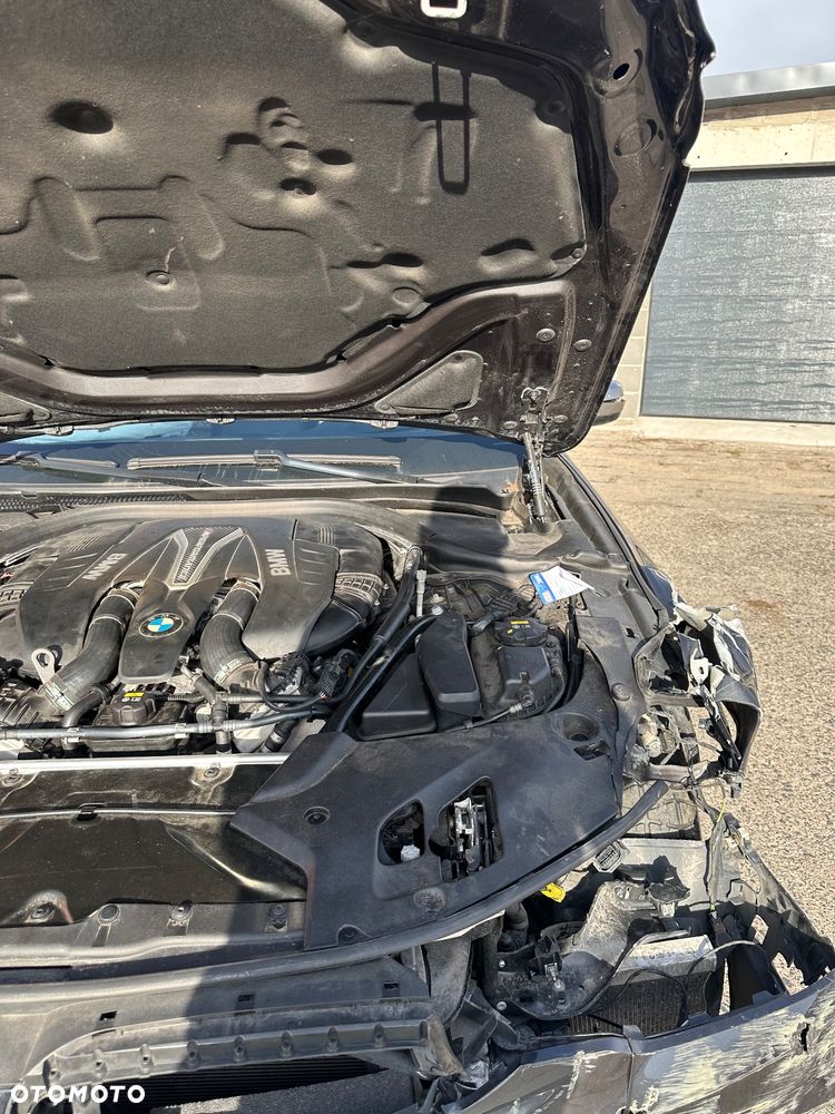 BMW Seria 5 M550i xDrive sport - 30