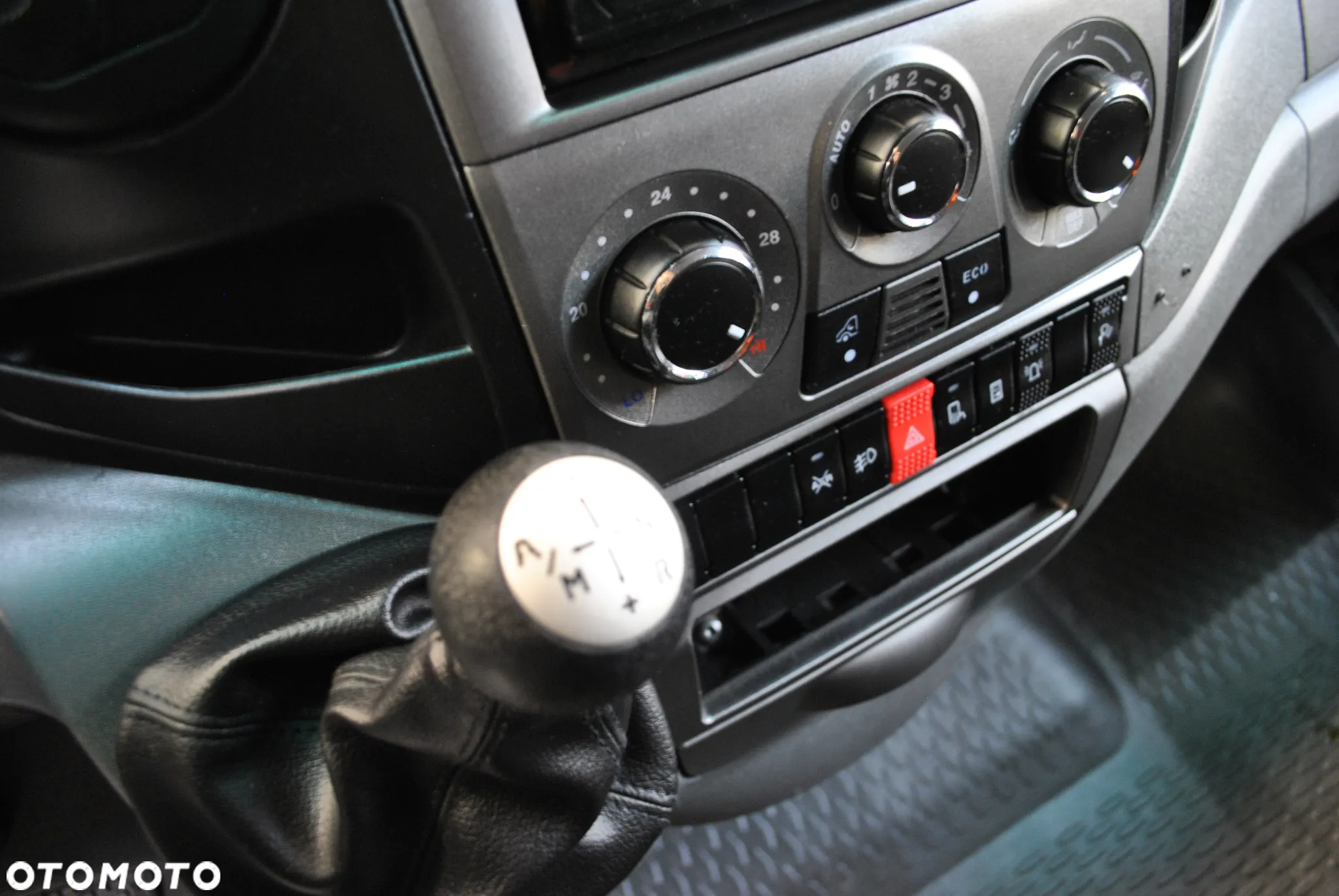 Iveco Daily 29L13 Doka Dubel Kabina Brygadówka Hak Plandeka Automatyczna Skrzynia Webasto 7 Miejsc Obsługa Dróg Autostrad - 10