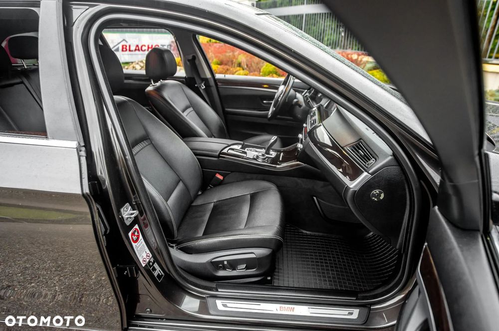 BMW Seria 5 530d Sport-Aut Luxury Line - 7