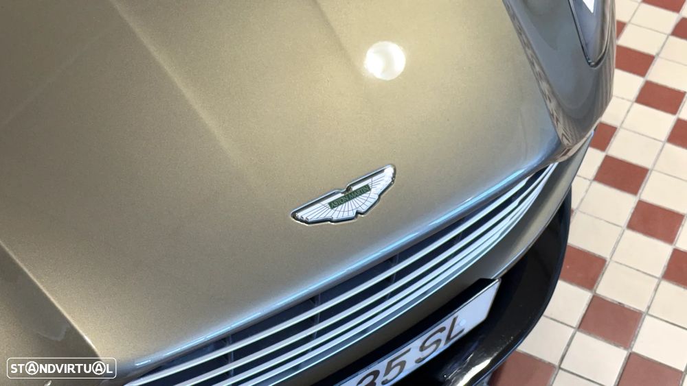 Aston Martin DB11 Coupé - 17