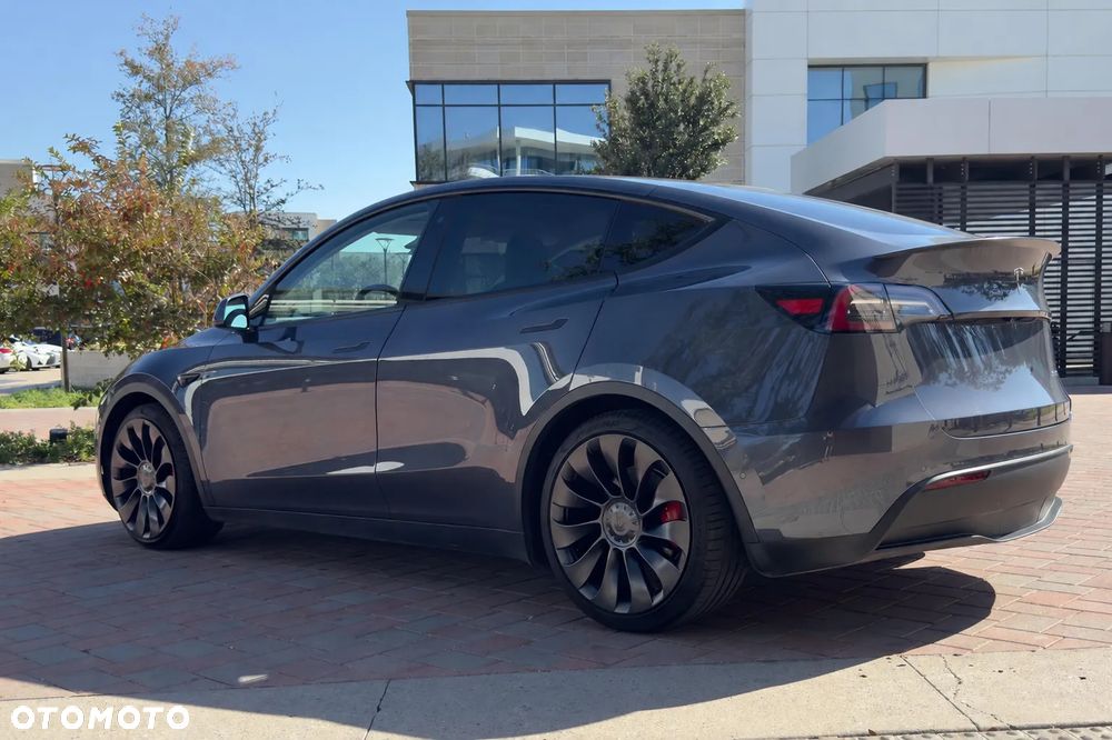 Tesla Model Y Long Range Dual Motor AWD - 5