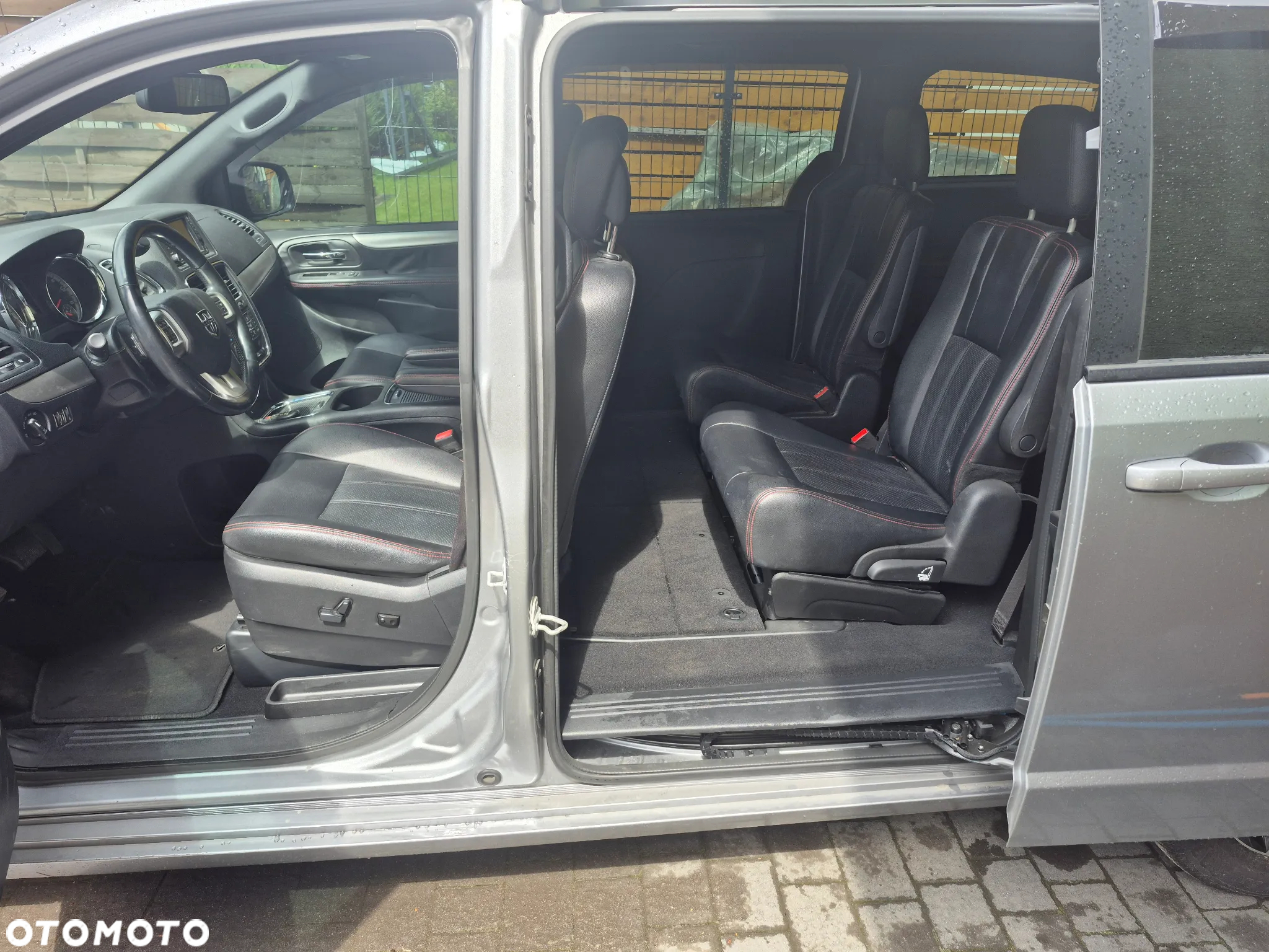 Dodge Grand Caravan - 8